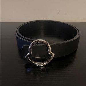 Moncler belt size 52